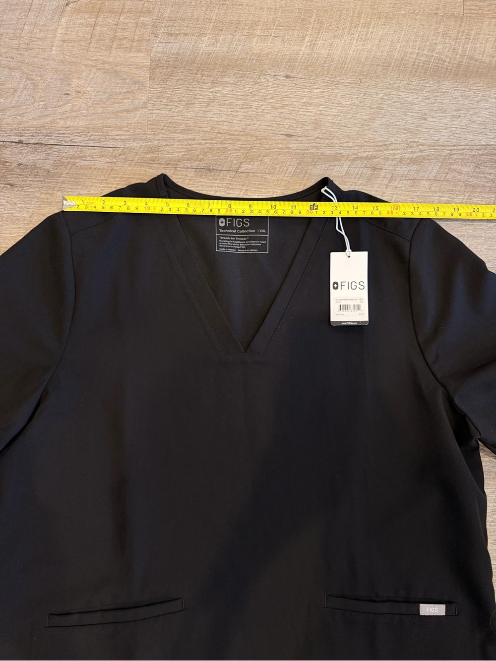 FIGS Casma Scrub Top NWT Black 2XL FIONx 3 Pocket V-Neck Medical Uniform - Picture 7 of 7